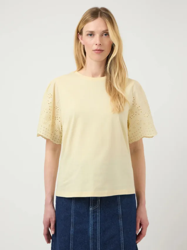 Lex SS Top W. Emb Sleeves Anise Flower