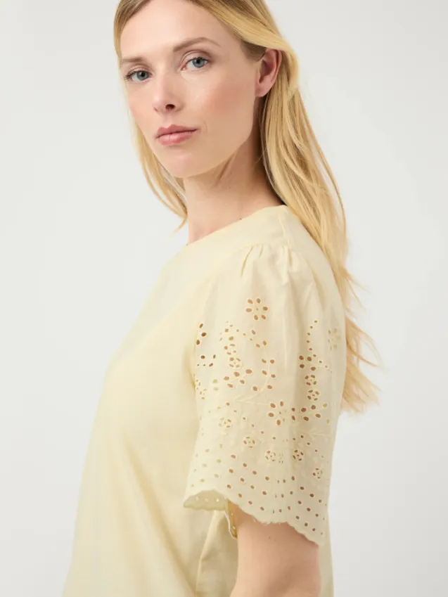 Lex SS Top W. Emb Sleeves Anise Flower