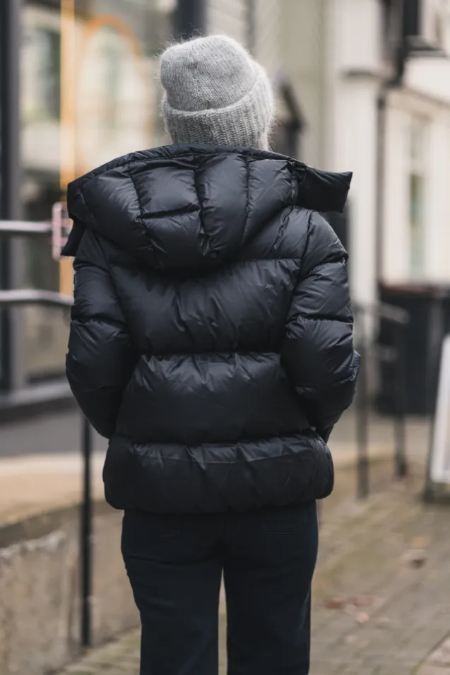 Lucie Boxy Black