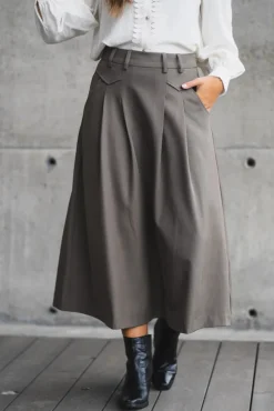 Luna Pocket Pleat Skirt Walnut