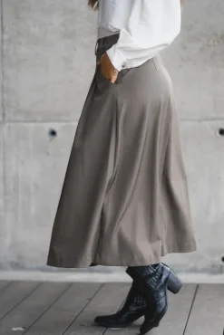 Luna Pocket Pleat Skirt Walnut
