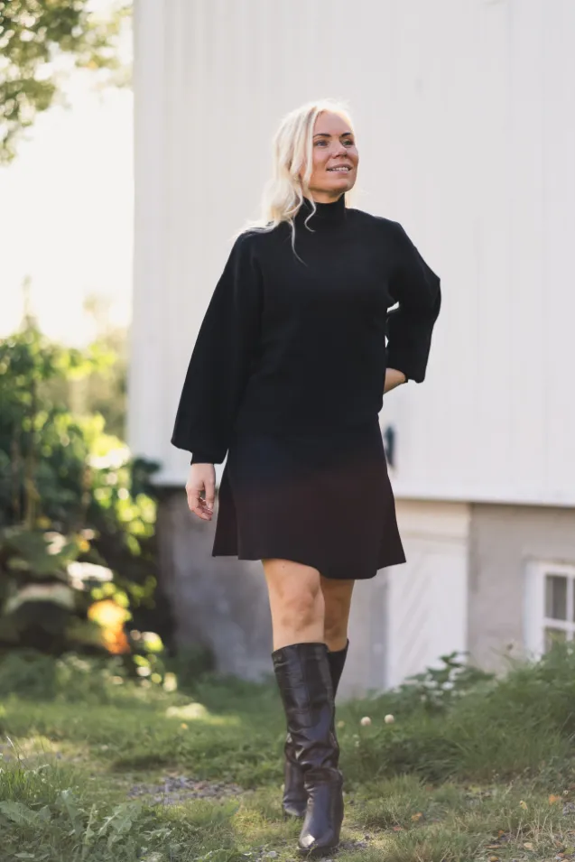 Mercy East M Pullover Black