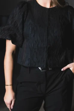Minu 2/4 Short Top Black