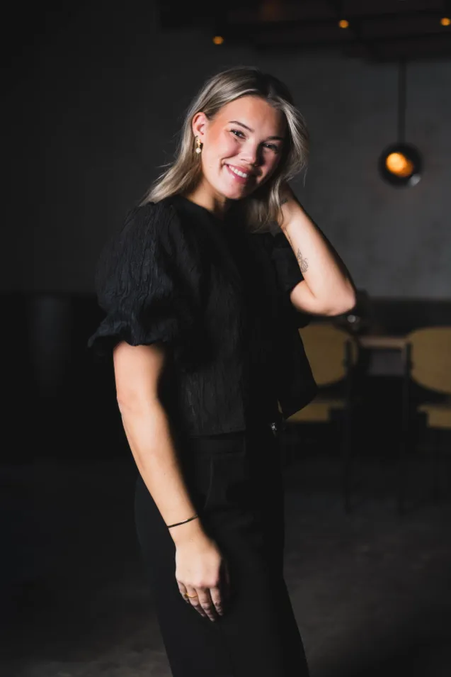 Minu 2/4 Short Top Black