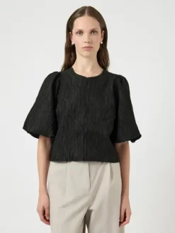Minu 2/4 Short Top Black