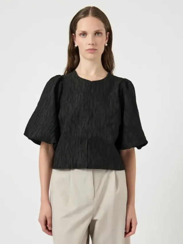 Minu 2/4 Short Top Black