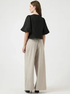 Minu 2/4 Short Top Black