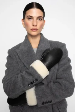 Nia Mittens Black