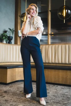 Olivia 285 Navy Regular