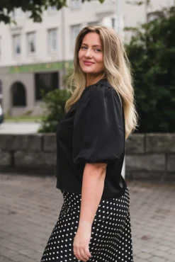 Pella 2/4 V-Neck Top Black