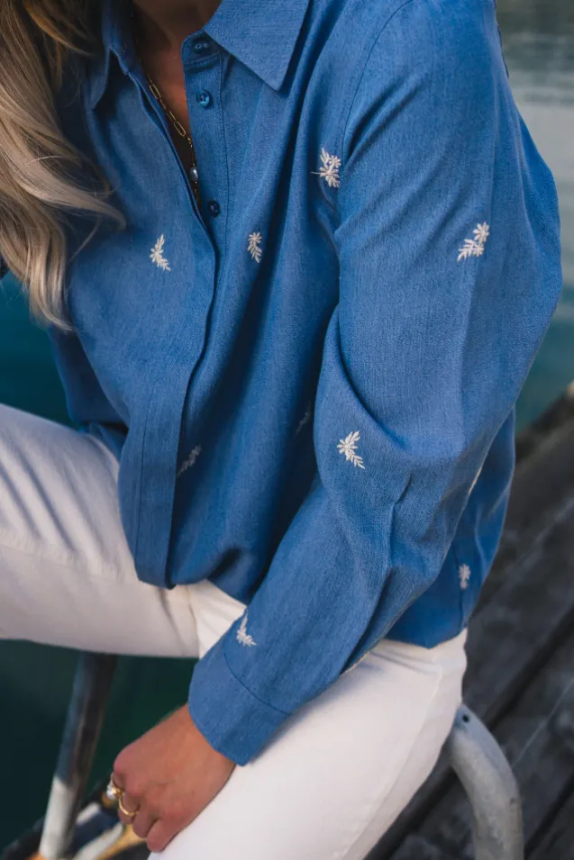 Pernilla Shirt EMB M Blue Wash/Flower