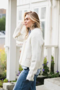 Pernille Short Cardigan White Alyssum