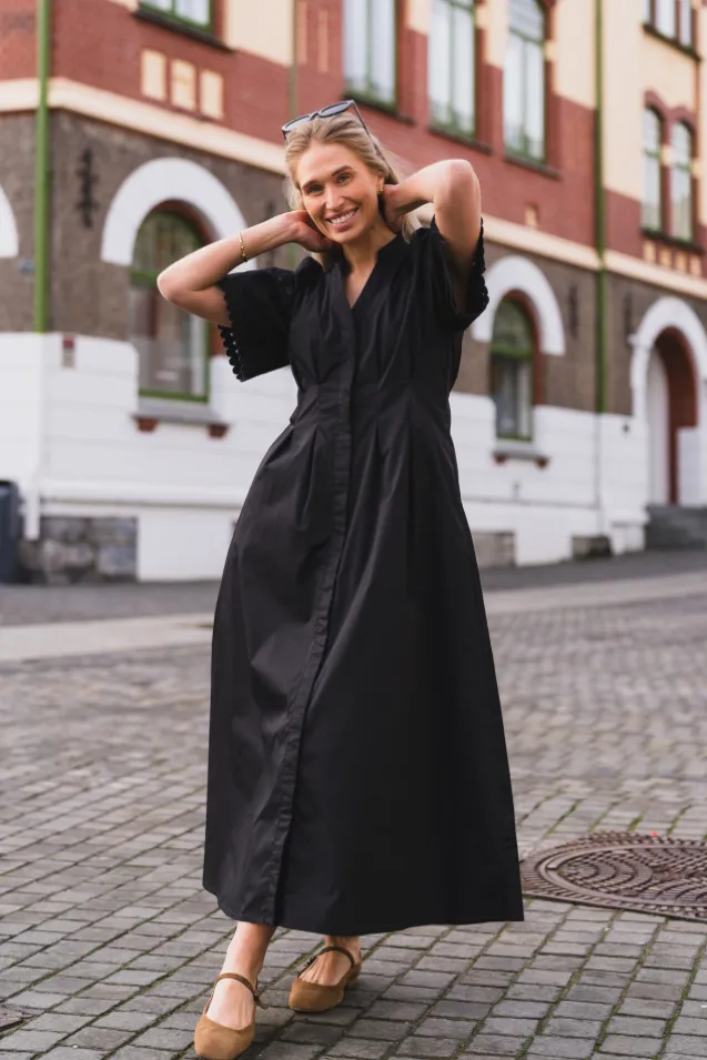 Poppy Emb Pleat Dress Black