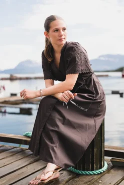 Poppy Emb Pleat Dress Dark Brown