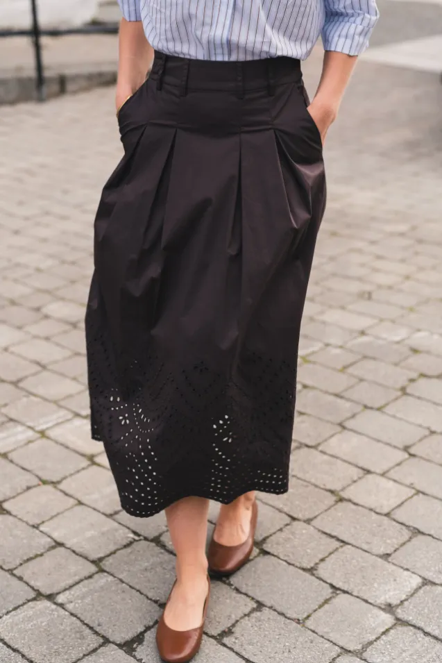 Poppy Pleat Scallop Skirt Dark Brown