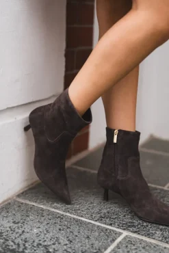 Rebella Suede Dark Brown