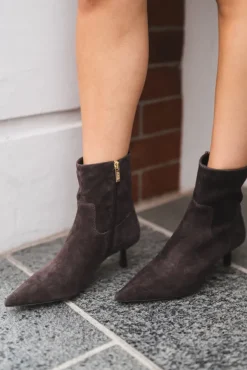 Rebella Suede Dark Brown