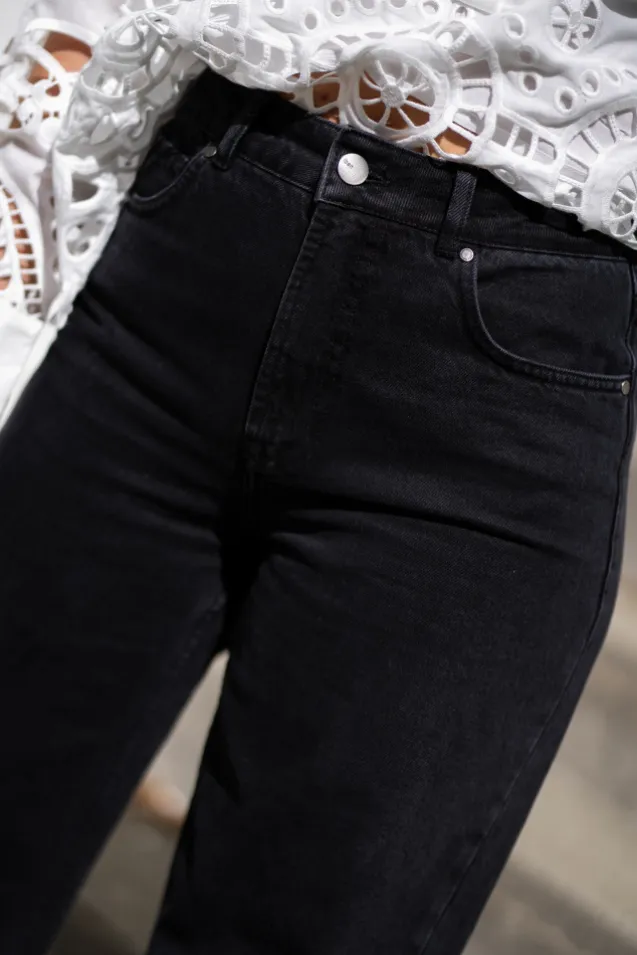 Reign Jean Black