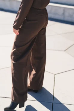 Reign Tailored Extra Wide Brown