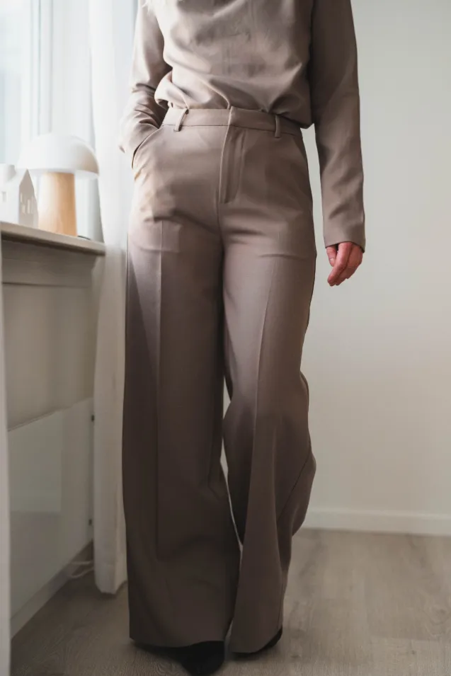 Reign Tailored Extra Wide Taupe Grey