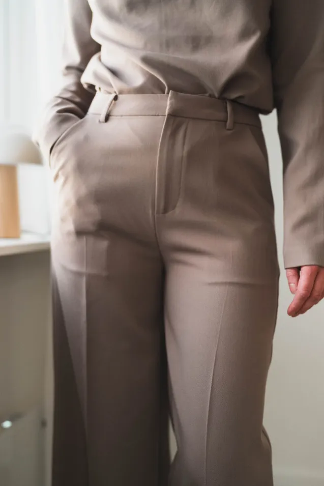 Reign Tailored Extra Wide Taupe Grey
