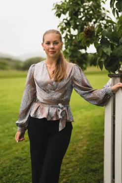 Rista Paisley Drop Blouse Dark Taupe/Light Blue