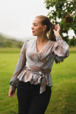 Rista Paisley Drop Blouse Dark Taupe/Light Blue