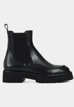 Riva Black