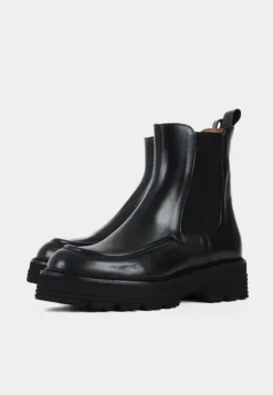 Riva Black