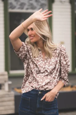 Roella Graphic Fade Blouse Dark Sand