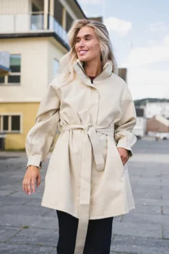 Rossby Coat Beige Denim