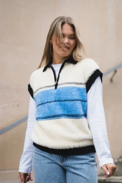 Sky Knit Waistcoat Black/Blue