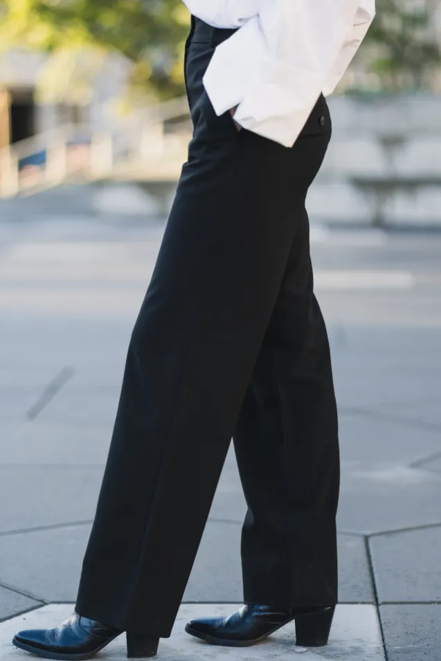 Sophia Regular 285 Black