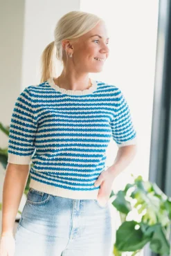 Stilla Knit Top White W. Blue