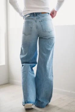 Taylor Light Blue