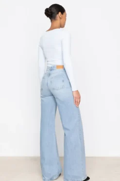 Taylor Light Blue