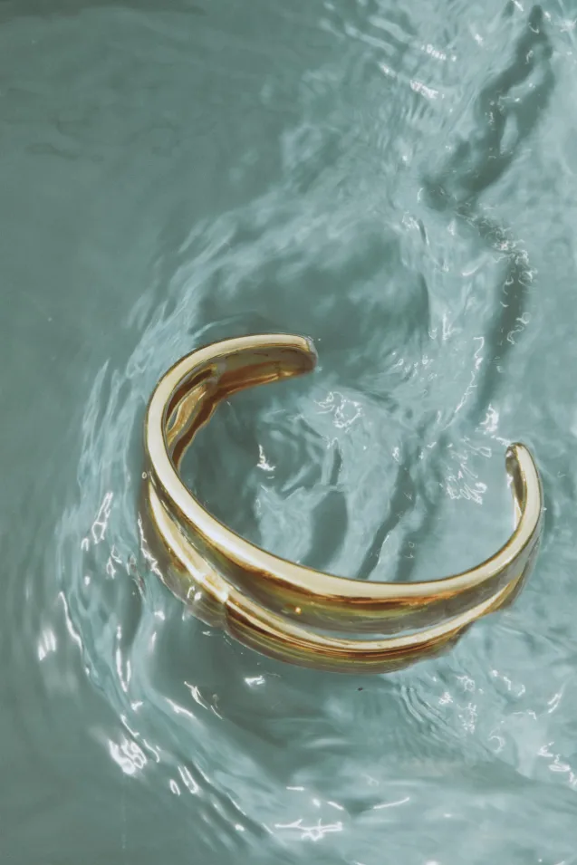 The Curved Bangle Gold