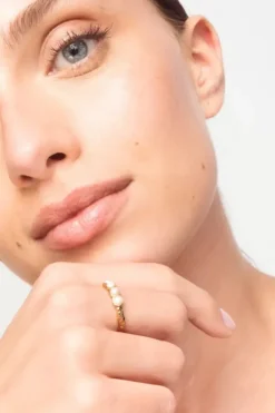 The Pearl Row Gold
