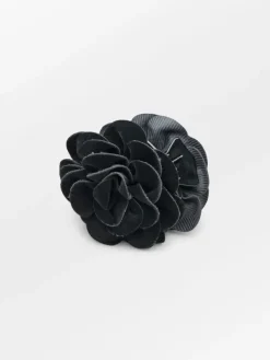 Velvet Peromia Hair Claw Black