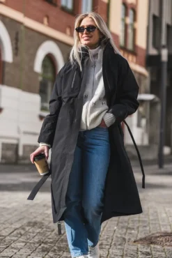 Vik Coat Black