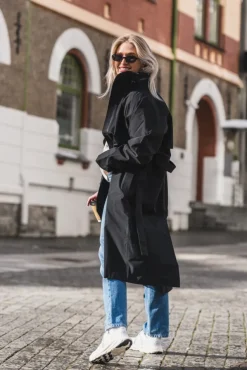 Vik Coat Black